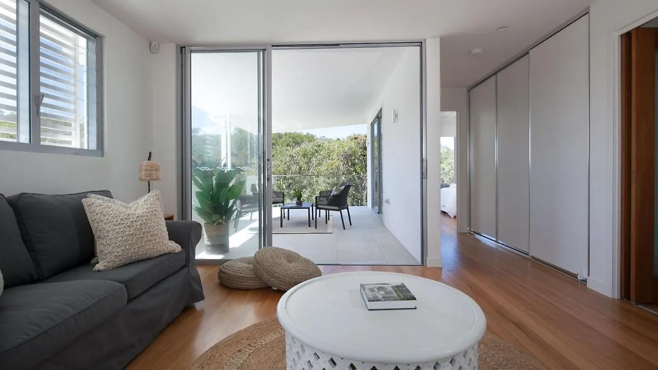10 Belle Mare Avenue Villa Yaroomba Holiday home